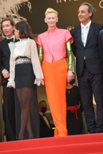 Wes Anderson, Lyna Khoudri, Tilda Swinton, Alexandre Desplat Wes Anderson, Lyna Khoudri, Tilda Swinton, Alexandre Desplat